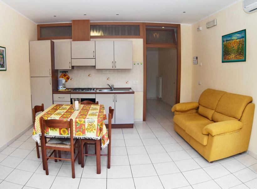 Casa Facchinetti Yellow Apartment Malcesine Exterior photo